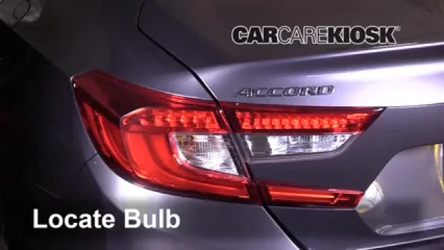 2018 Honda Accord LX 1.5L 4 Cyl. Turbo Éclairage Feux de marche arrière (remplacer une ampoule)